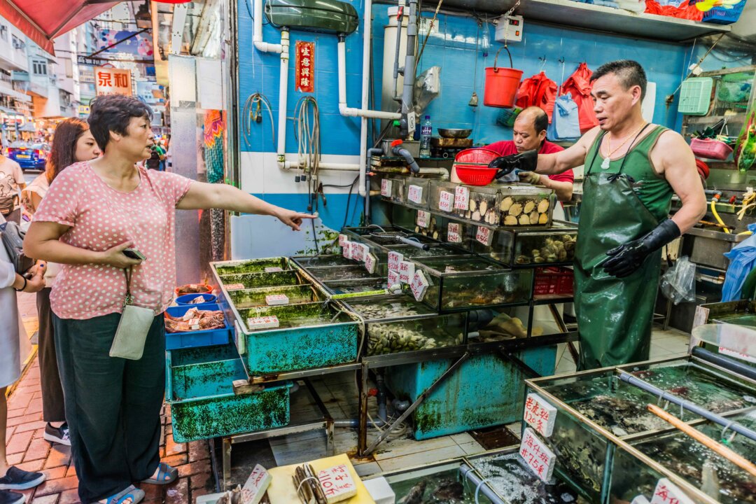 Because some of the patients worked at a seafood market where birds, snakes, and organs of rabbits and other game were also reportedly sold, there is concern that the pathogen comes from animals, as was the case with SARS. (OSTILL is Franck Camhi)
