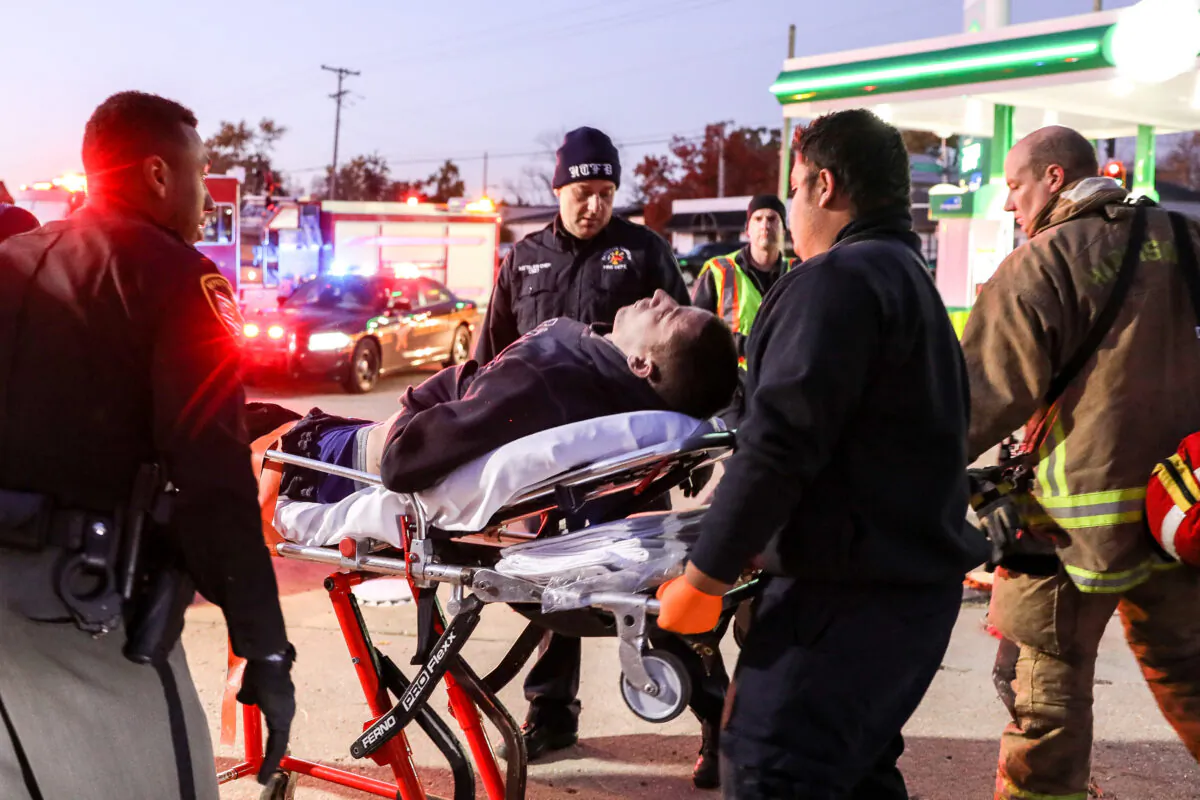 Montgomery County Sheriff’s deputies and emergency personnel respond to a suspected drug overdose in a gas station carpark in the Harrison Township of Dayton, Ohio, on Nov. 1, 2019. (Charlotte Cuthbertson/The Epoch Times)
