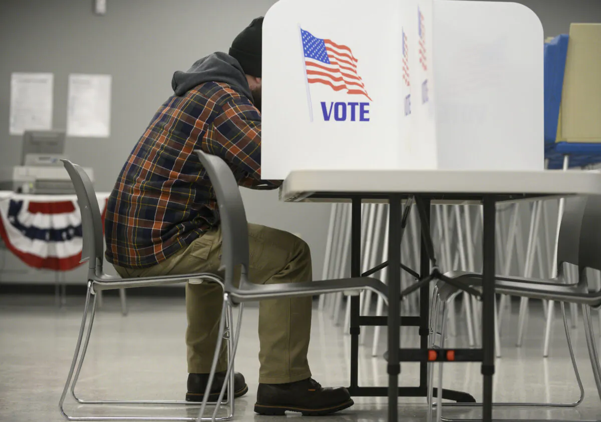 A voter fills out a registration form at the Minneapolis Early Vote Center on Jan. 17, 2020, in Minneapolis, Minnesota. (Stephen Maturen/Getty Images)