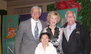 Former Ice Skaters Admire Shen Yun Dancers’ Hard Work and Effort