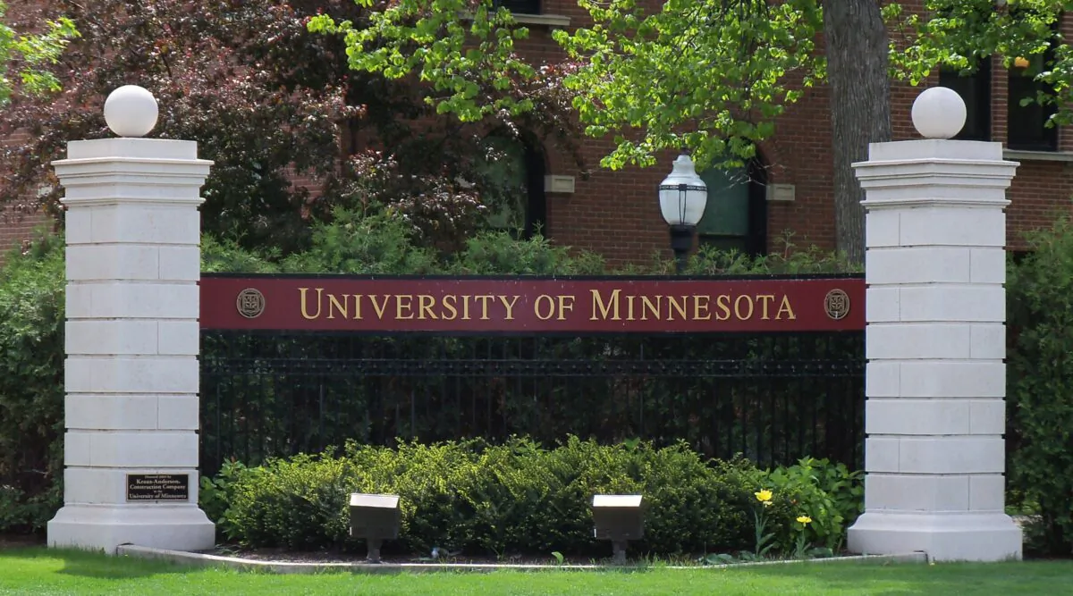 Entrance sign at the northwest corner of the University of Minnesota in Minneapolis, Minnesota, USA. (AlexiusHoratius/CC-BY-3.0/Wikimedia Commons)