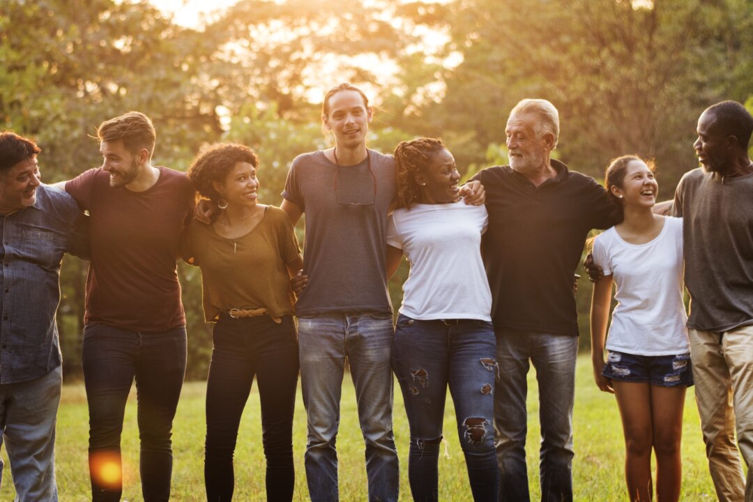 Feeling connected to others is one of three keys to a good life.(Rawpixel.com/Shutterstock)