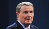 Former ‘PBS NewsHour’ Co-Anchor Jim Lehrer Dies at 85