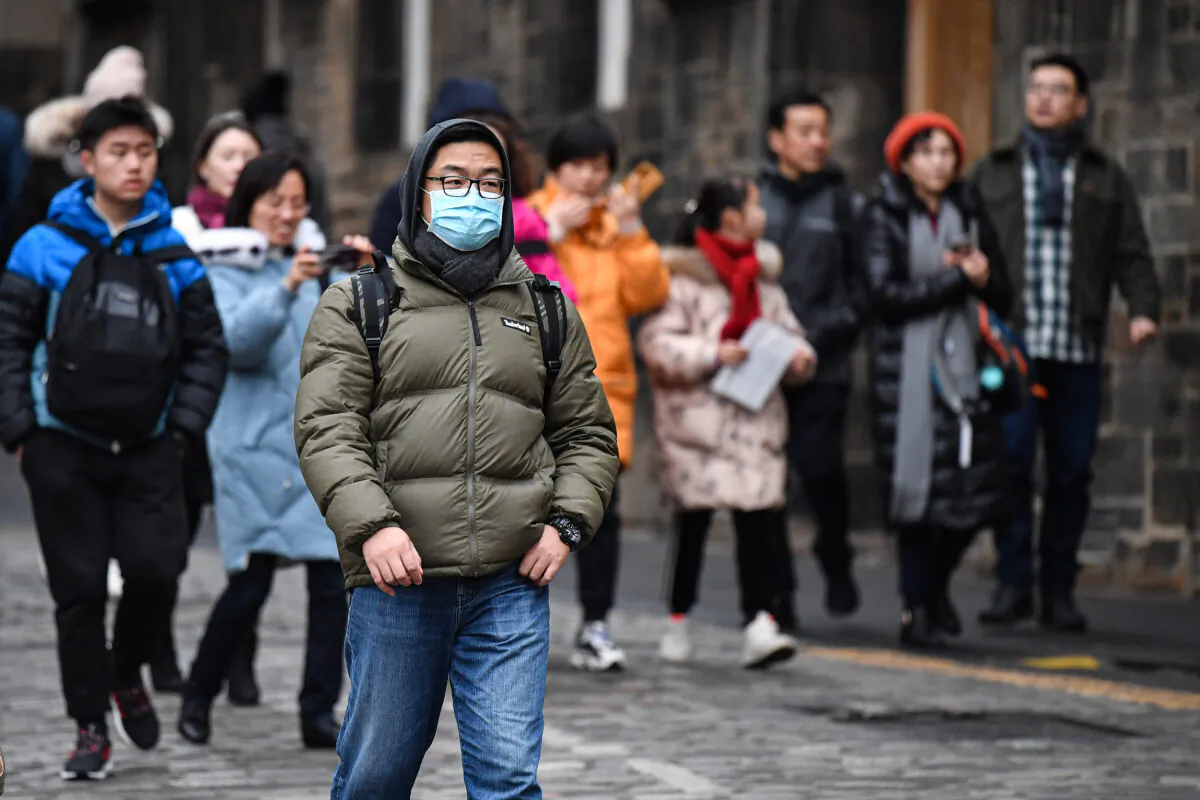 Tourists wear face masks as they visit Edinburgh Castle in Edinburgh, Scotland, on Jan. 24, 2020, as France confirmed two coronavirus cases, the first in Europe. (Jeff J Mitchell/Getty Images)