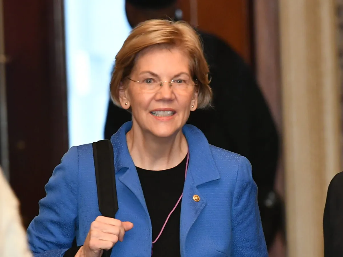 Sen. Elizabeth Warren (D-Mass.) arrives at the U.S. Capitol in Washington on Jan. 22, 2020. (Mandel Ngan/AFP via Getty Images)