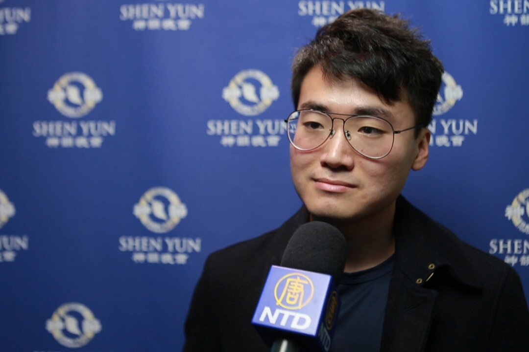 Simon Cheng, a former British consulate staff member in Hong Kong and China, was interrogated and tortured by Chinese authorities over participation in the Hong Kong protests. Cheng attended Shen Yun Performing Arts at London's Eventim Apollo, Jan. 25, 2020. (NTD Television)
