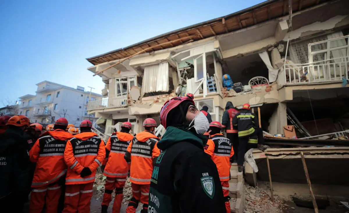 Rescuers search for people buried under the rubble on a collapsed building, after an earthquake struck Elazig, eastern Turkey on Jan. 25, 2020. (IHH/ Humanitarian Relief Foundation via AP)