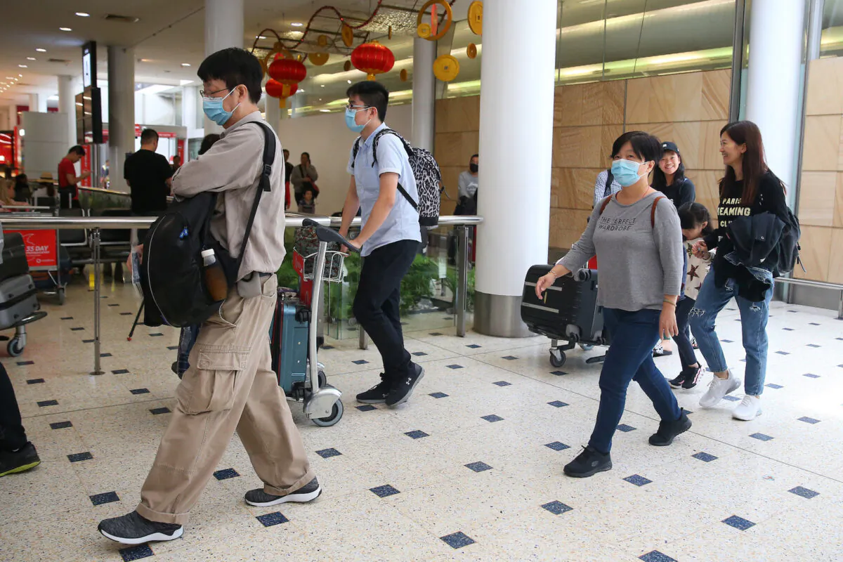 Passengers arrive at Sydney International Airport on Jan. 23, 2020. (Don Arnold/Getty Images)