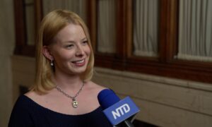 Dance Teacher Says Shen Yun Is Exquisite