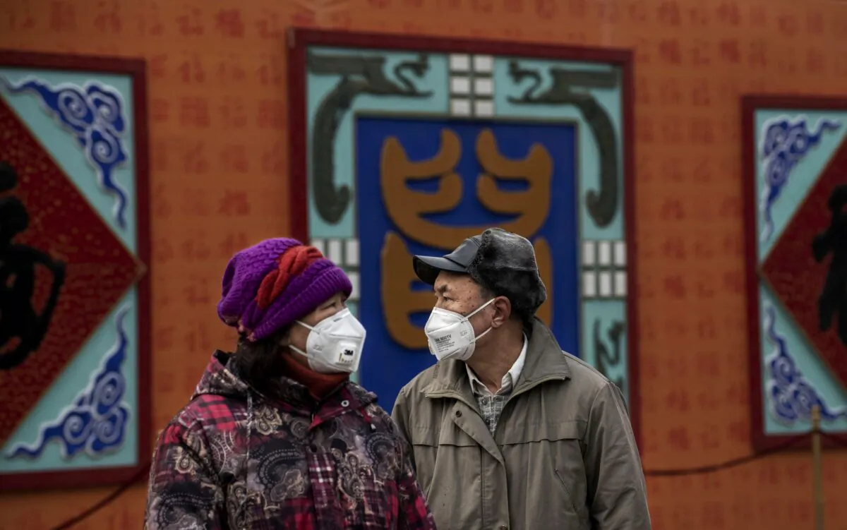 A Chinese couple wear protective masks during the Chinese New Year holiday in Beijing, China on January 26, 2020. (Kevin Frayer/Getty Images)