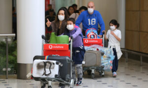 Thousands in Australia Urge Government to Ban Students From Classes as They Return From China