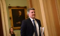Potential Swing Senator Says He’ll Vote ‘No’ on Impeachment Witnesses