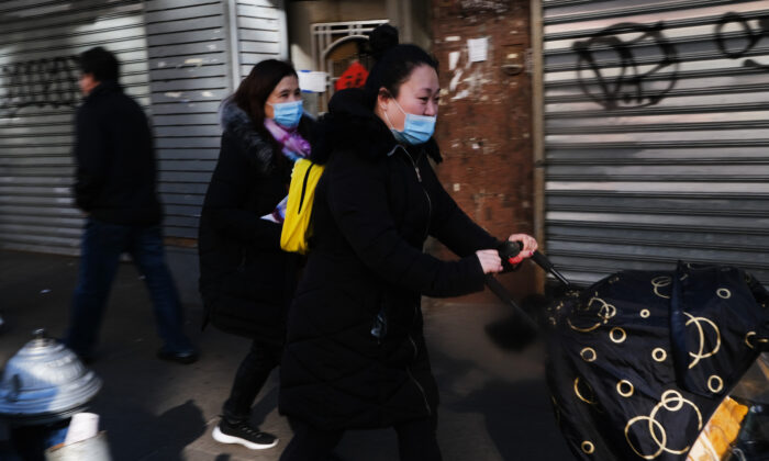 People wear medical face masks on the streets of Chinatown in New York City on Jan. 29, 2020. (Spencer Platt/Getty Images)