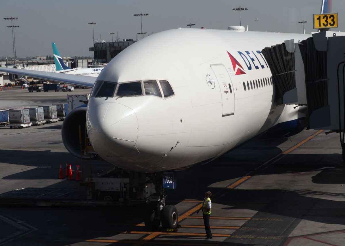 Delta, American, United to Suspend All China Flights Amid ...