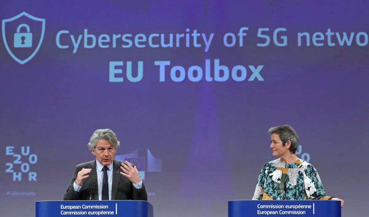 European Digital Economy Commissioner Margrethe Vestager and European Commissioner for the Internal Market Thierry Breton communicate on the EU's 5G plan in Brussels, Belgium, on Jan. 29, 2020. (Yves Herman/Reuters)