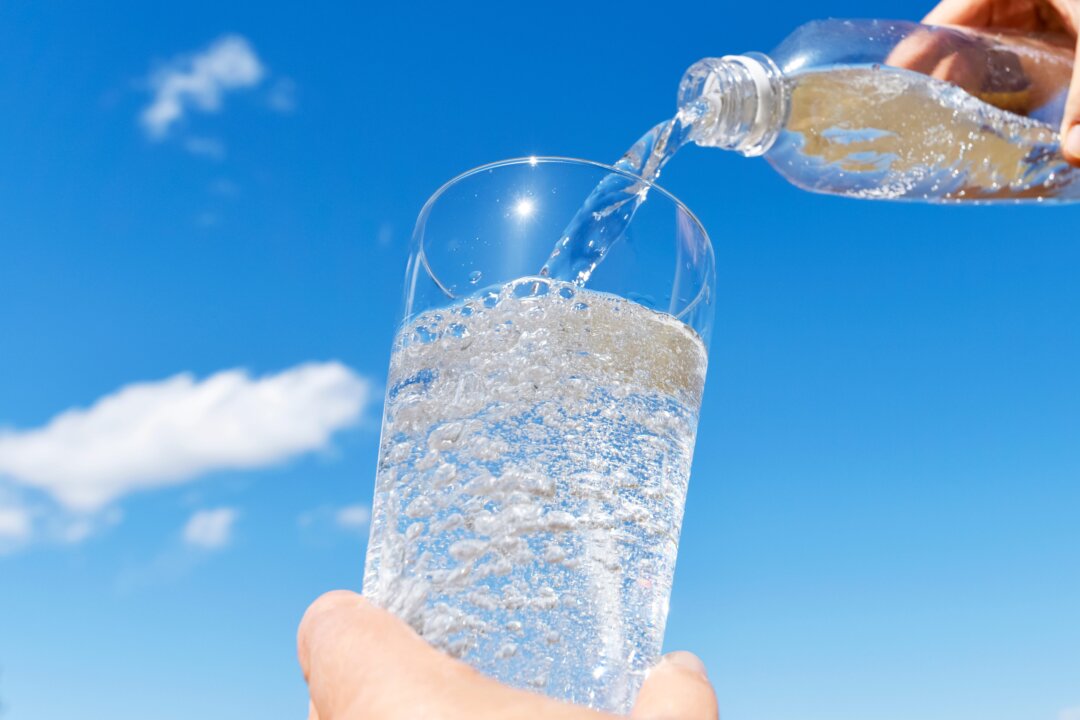 Bubbles can be just the thing to make water more interesting, but they also make water more acidic. (Imagepocket/Shutterstock)