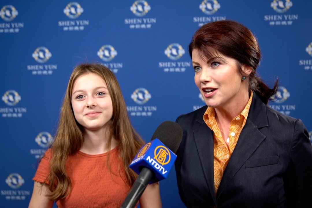 Rebecca Kleefisch and her daughter enjoyed Shen Yun Performing Arts at the Miller High Life Theatre, on Feb. 2, 2020. (NTD Television)