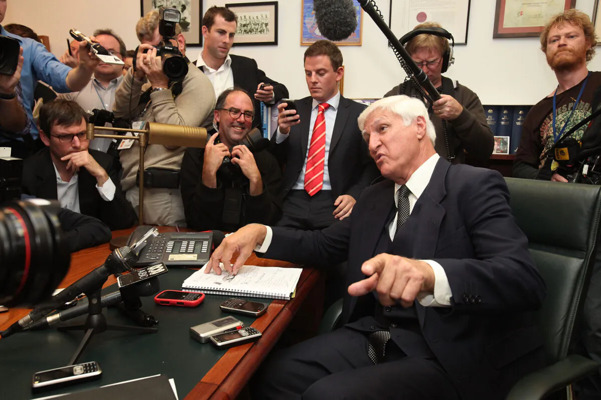 Bob Katter talks to the press at Parliament House in Canberra, Australia, on Sept. 7, 2010. (Cole Bennetts/Getty Images)