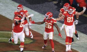 100-Year-Old World War II Veterans Honored at Super Bowl