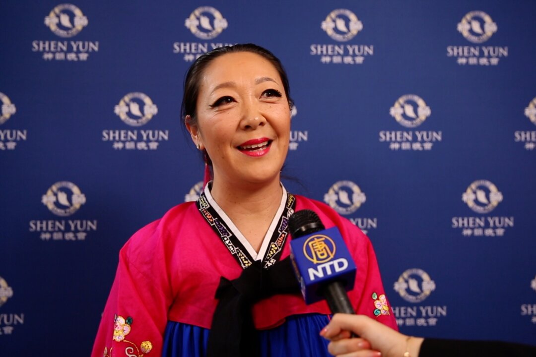 Conductor Sandra van Luijtelaar enjoyed Shen Yun at the Rai Theater in Amsterdam, on Feb. 1, 2020. (NTD Television)