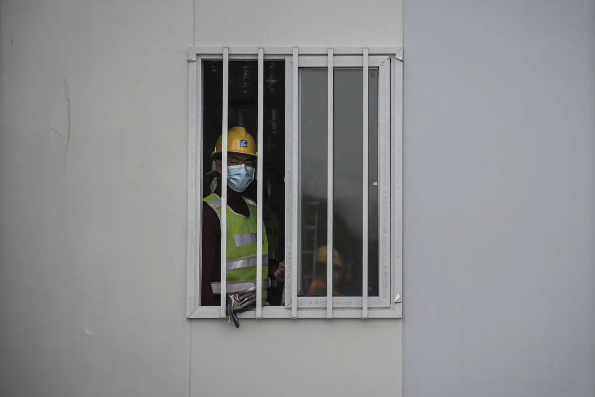 Workers continue to build Wuhan Huoshenshan Hospital in Wuhan City, China on Feb. 2, 2020. Built in response to the coronavirus outbreak and with the capacity of 1,000 beds, the hospital plans to be completed on time. (Getty Images)