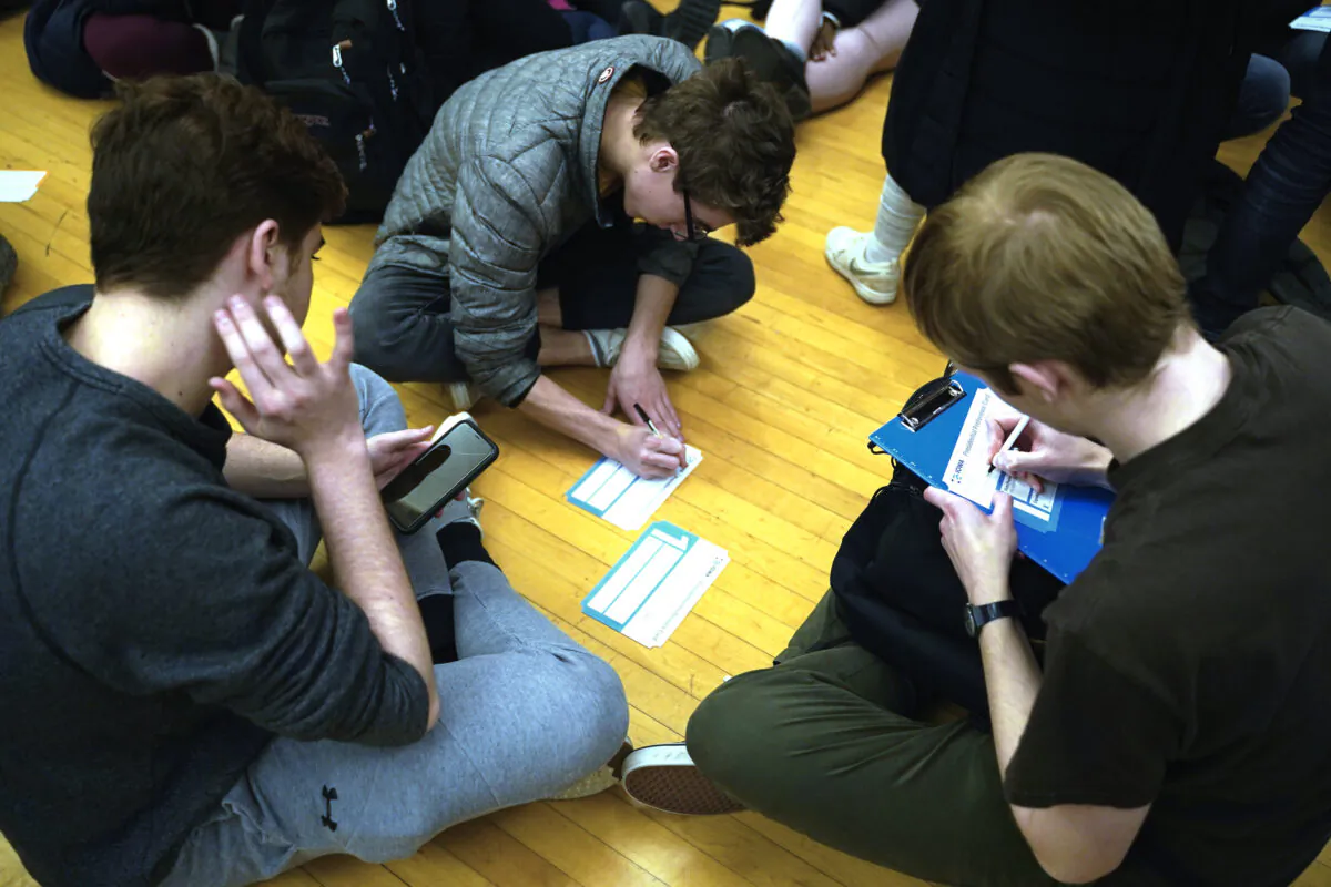 Voters at the Democratic caucus at the Iowa Memorial Union on the University of Iowa campus in Iowa City on Feb. 3, 2020. (Cara Ding/The Epoch Times)