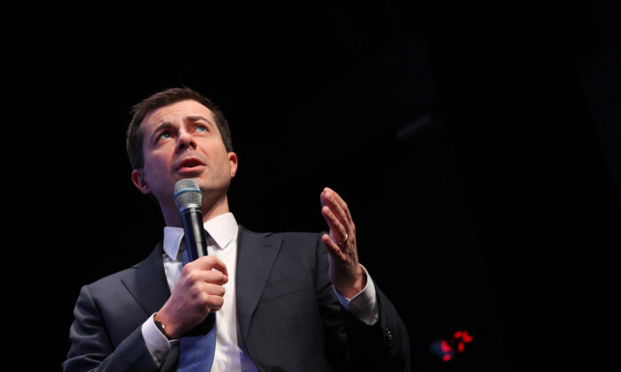 Democratic presidential candidate former South Bend, Indiana, Mayor Pete Buttigieg answers questions from college students while appearing in Concord, New Hampshire, on Feb. 5, 2020. (Win McNamee/Getty Images)