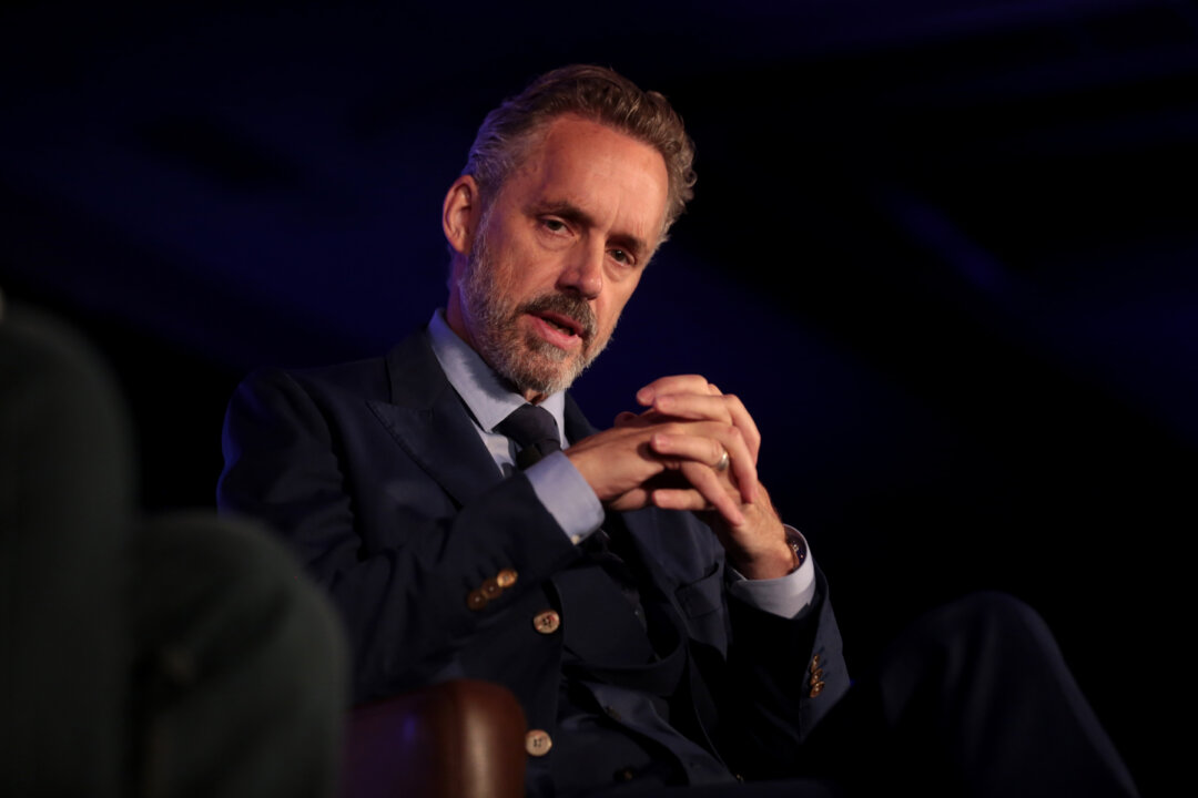 Jordan Peterson speaks at the 2018 Young Women’s Leadership Summit hosted by Turning Point USA in Dallas, Texas, on June 15, 2018. (Gage Skidmore/CC BY-SA 2.0)