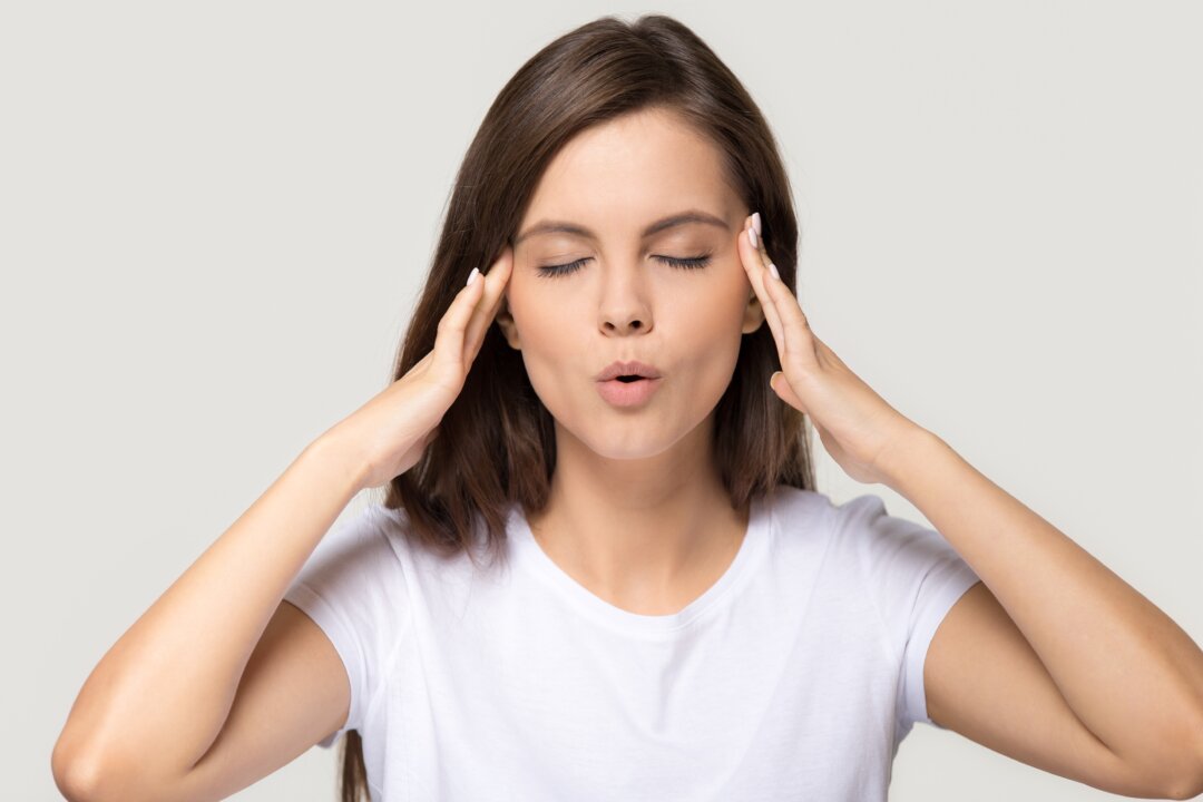 Taking a moment to control your reaction will give you the time to hit pause on the story generating your anger. (fizkes/Shutterstock)