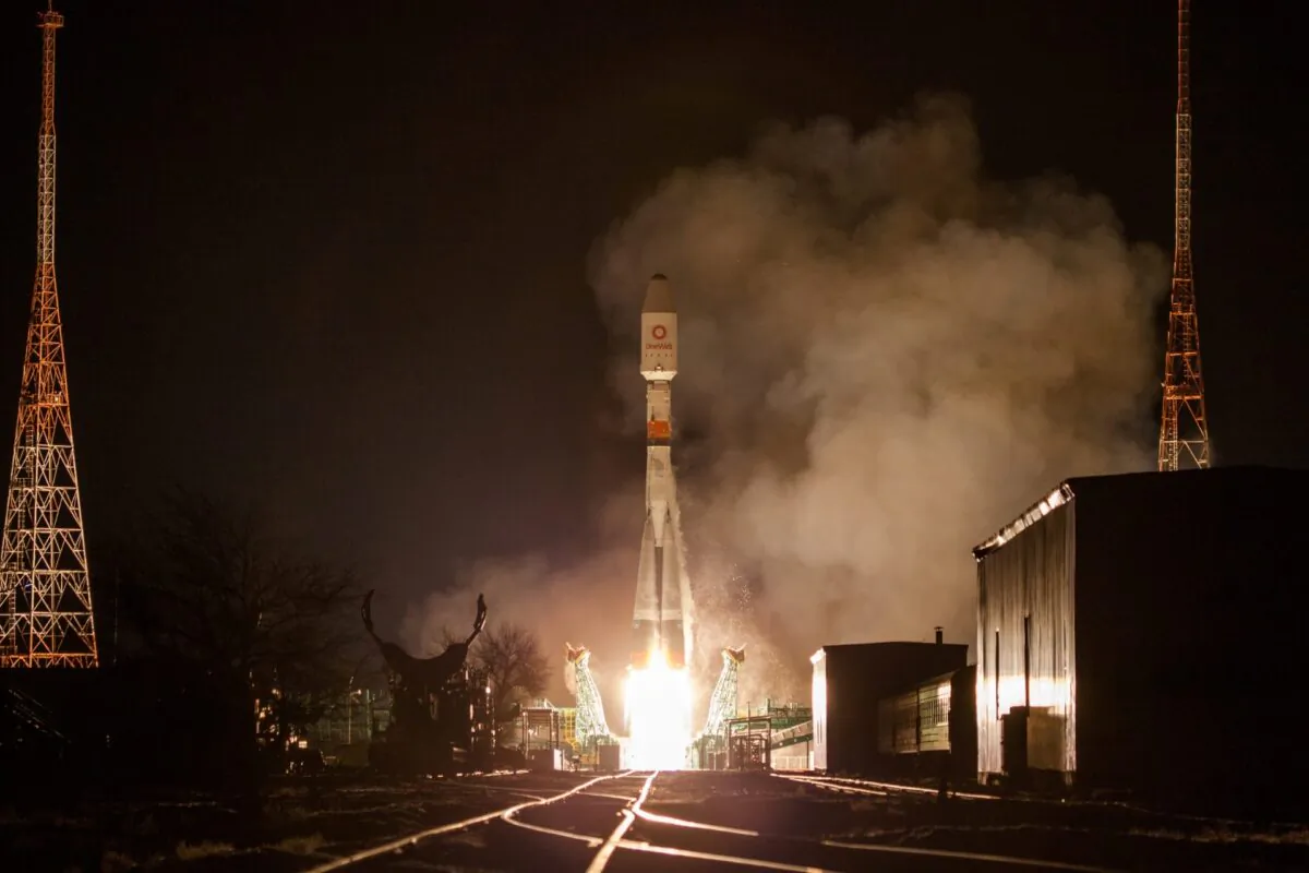 A Soyuz rocket carrying a batch of 34 OneWeb satellites blasts off from a launchpad at the Baikonur Cosmodrome, Kazakhstan, on Feb. 7, 2020. (Russian State Space Corporation ROSCOSMOS/Handout via Reuters)