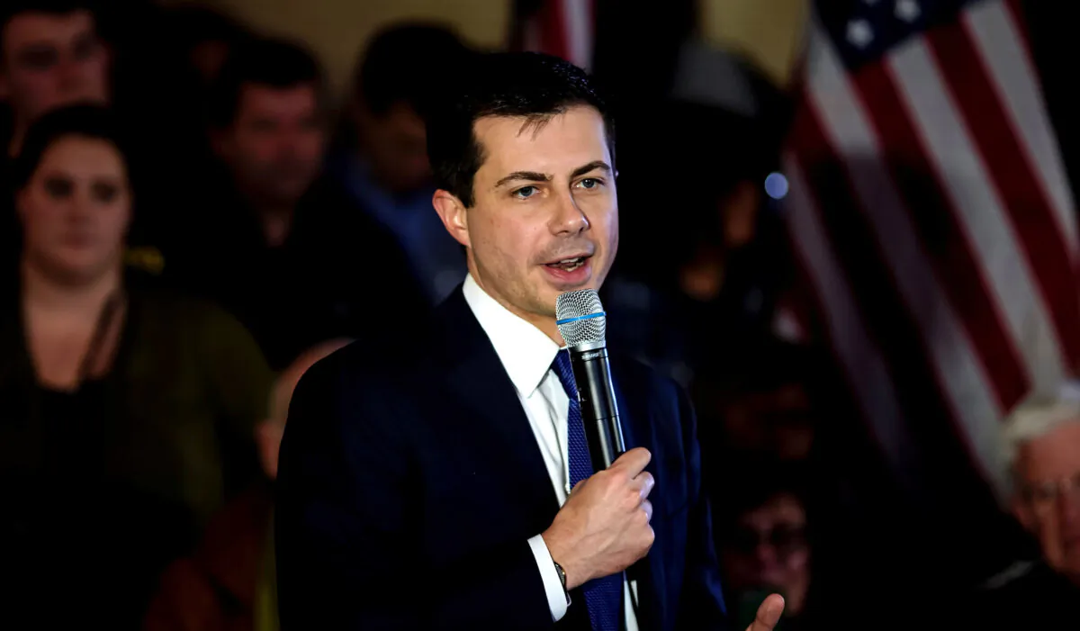 Pete Buttigieg, Democratic presidential candidate and former South Bend, Indiana mayor attends a campaign event in Merrimack, New Hampshire on Feb. 6, 2020. (Reuters/Eric Thayer)