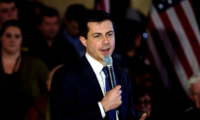 Pete Buttigieg, Democratic presidential candidate and former South Bend, Indiana mayor attends a campaign event in Merrimack, New Hampshire on Feb. 6, 2020. (Reuters/Eric Thayer)