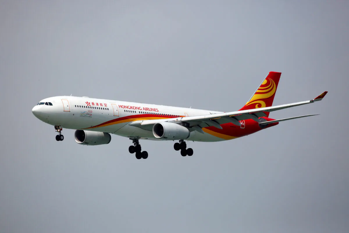 A Hong Kong Airlines Airbus A330-343 descends before landing at Hong Kong Airport in Hong Kong, China on April 4, 2018. (Bobby Yip/Reuters)