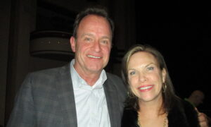 Bank CEO Encourages Everyone to Come to Shen Yun