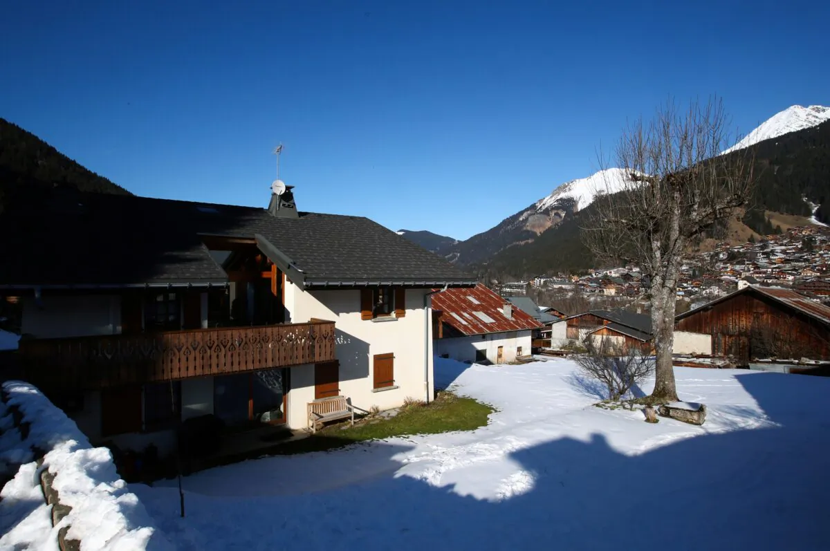 A view of the house where five British nationals including a child, who have been diagnosed with the coronavirus after staying in the same ski chalet with a person who had been in Singapore, were staying at the French Alpine resort of Les Contamines-Montjoie, France on Feb. 8, 2020. (Denis Balibouse/Reuters)