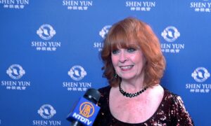 Ms. Senior Universe 2019 Finalist Calls Shen Yun An Experience of a Lifetime