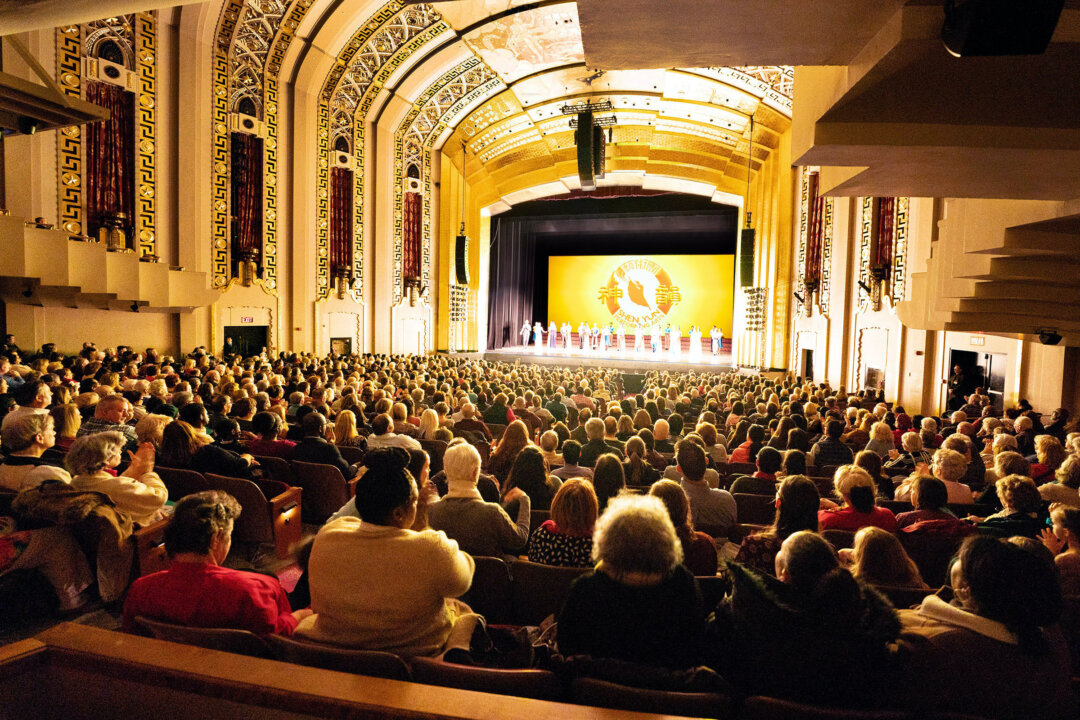Shen Yun Performing Arts' curtain call at The Bushnell, The William H. Mortensen Hall, in Hartford, Conn. (Edward Dye/The Epoch Times)