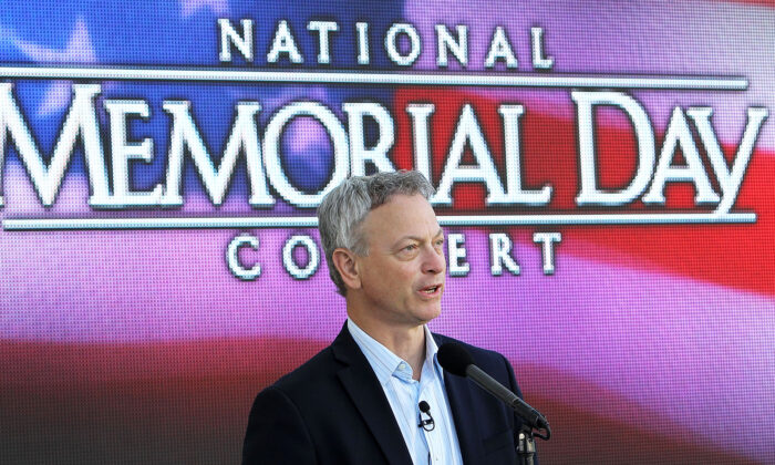 Gary Sinise Receives Medal of Honor Society’s Patriot Award for Working ...