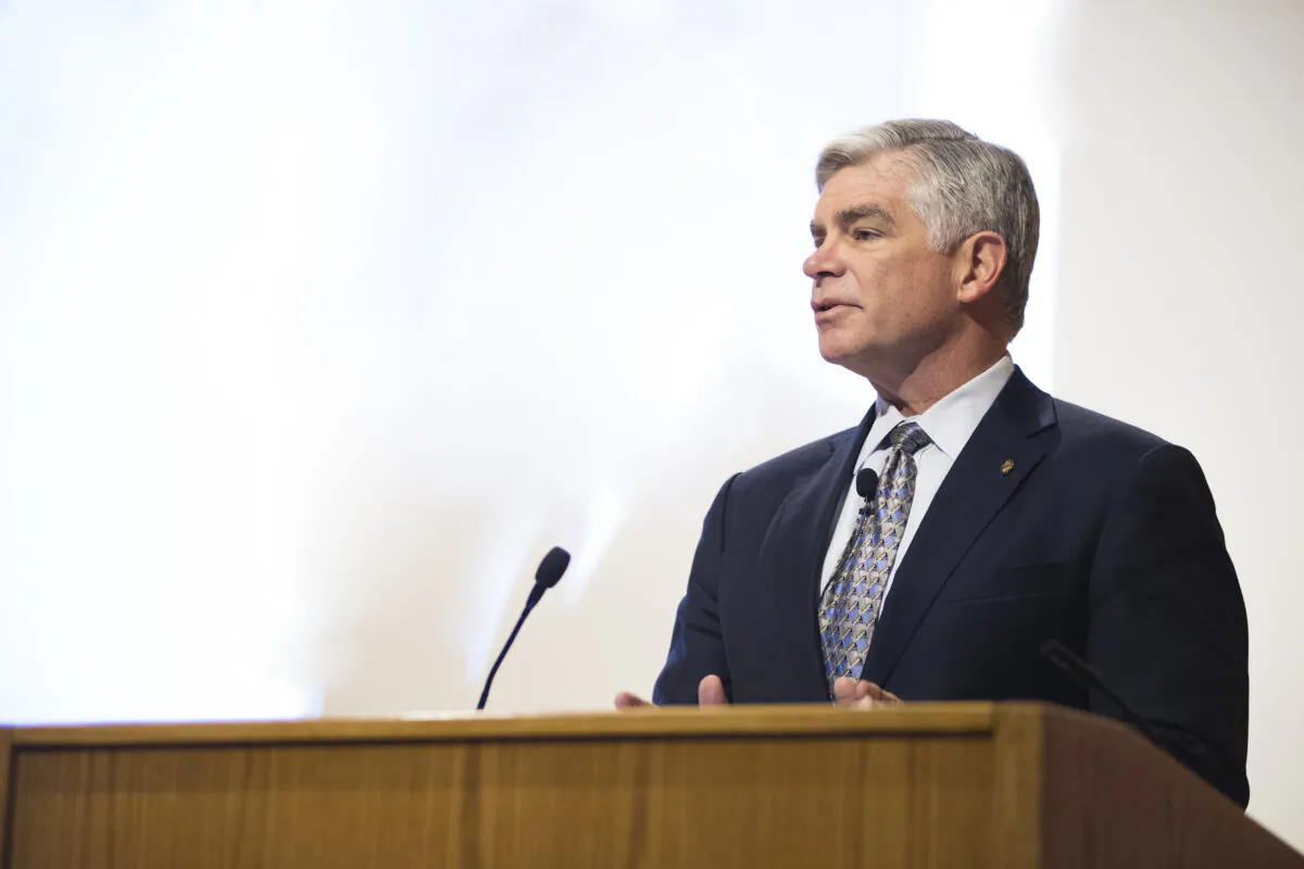 Patrick Harker, President and CEO of the Federal Reserve Bank of Philadelphia, addresses an audience at the Philadelphia Fed in 2017. (Courtesy of the Federal Reserve Bank of Philadelphia)