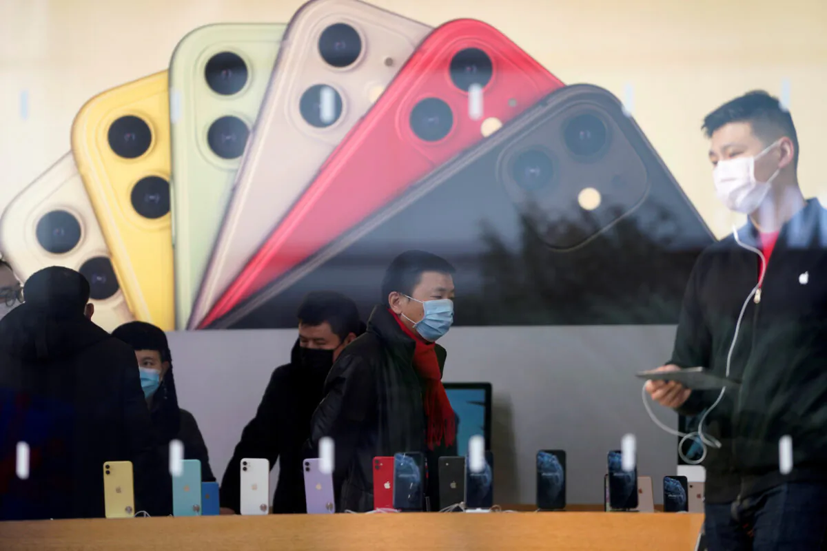 People wearing protective masks are seen in an Apple Store, as China is hit by an outbreak of the new coronavirus, in Shanghai, China, on Jan. 29, 2020. (Aly Song/Reuters)