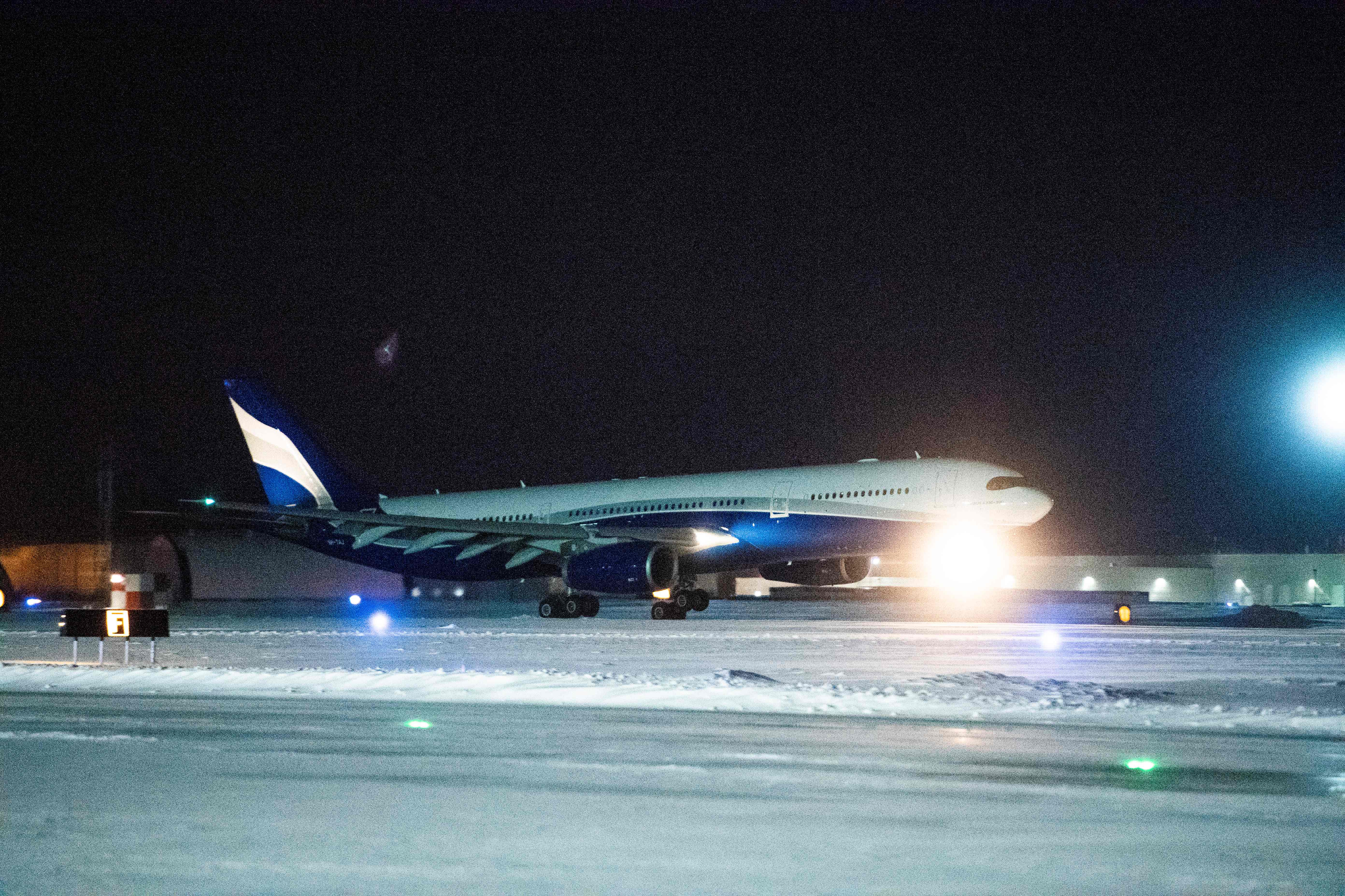 plane-carrying-Canadian-citizens-Coronavirus-Wuhan