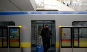 China Firms Cut Staff on Virus Outbreak as Xi Vows No Large-Scale Layoffs