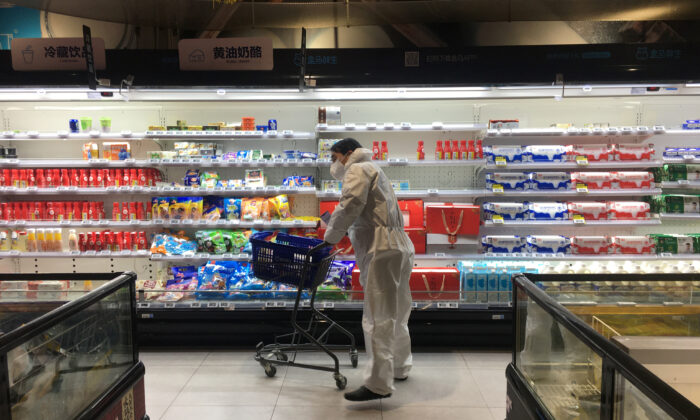 A customer pushes a cart while shopping inside a supermarket of Alibaba's Hema Fresh chain, following an outbreak of the novel coronavirus in Wuhan, Hubei province, China on 11, 2020. (Stringer/Reuters)