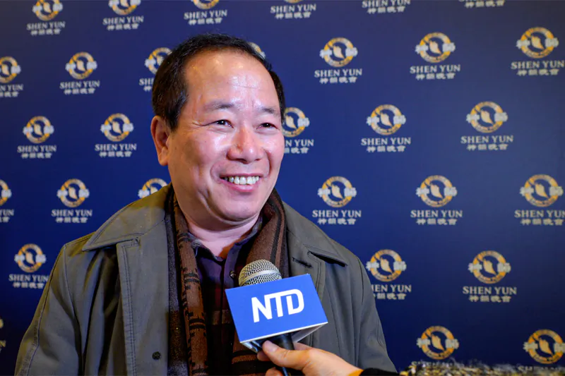 Lee Dongyeong, a director, enjoyed the Shen Yun Performance at Ulsan Culture & Arts Center in South Korea’s Ulsan City, on Feb. 11, 2020. (Quan Jing-lin/The Epoch Times)