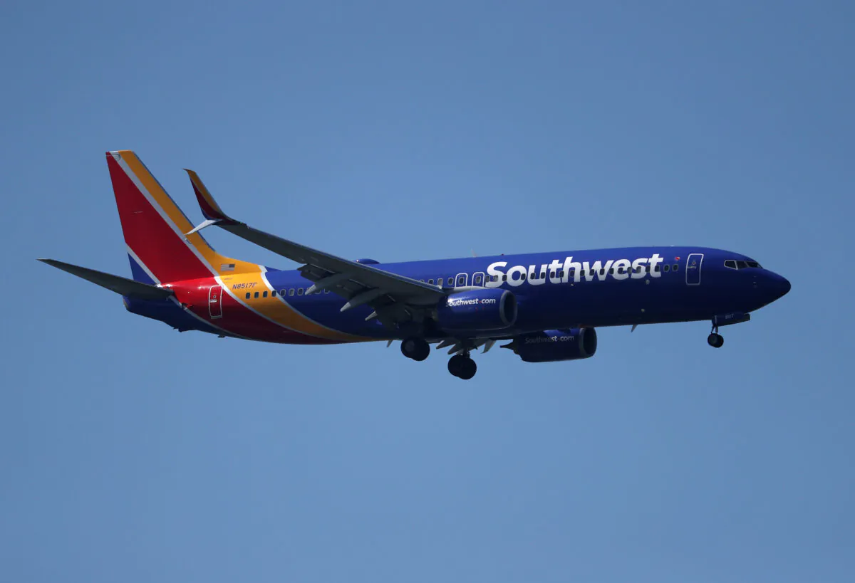A Southwest Airlines Boeing 737 plane prepares to land at Oakland International Airport in San Leandro, Calif. on April 25, 2019. (Justin Sullivan/Getty Images)