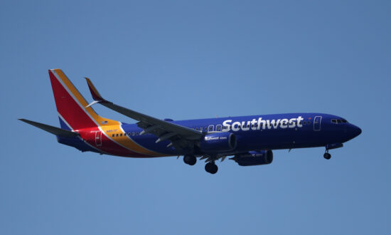 Southwest Airlines Pilots Union Sues to Block COVID Vaccination Mandate