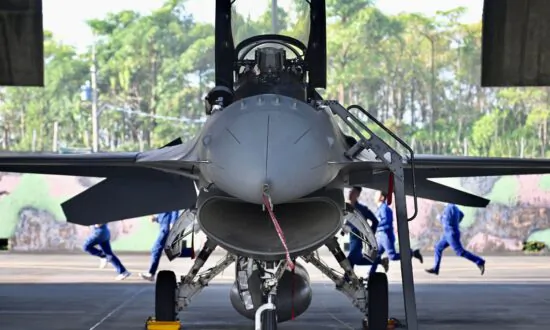 Taiwan Says US Flies Bombers Near Island After China Drills