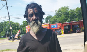 Homeless Dad With Overgrown Beard and Dreadlocks Gets a Makeover: 'I Don’t Feel as Low'