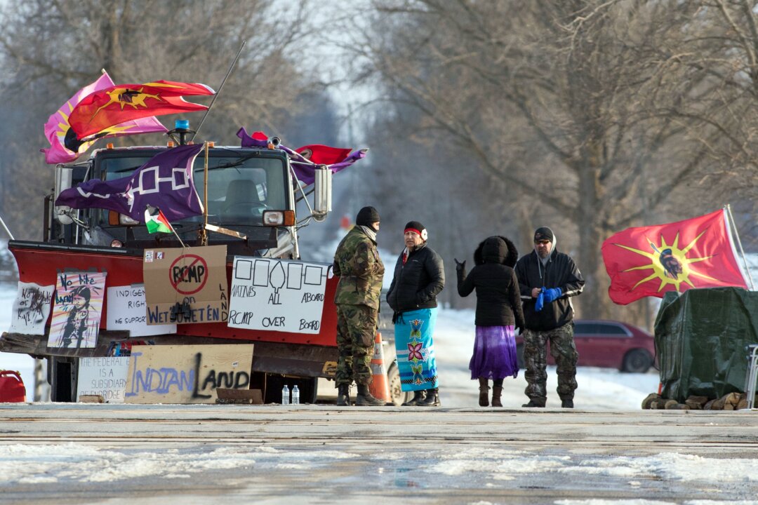 A rail blockade in Tyendinaga, near Belleville, Ont., on Feb. 16, 2020, in solidarity with the Wet'suwet'en hereditary chiefs opposed to the LNG pipeline in northern British Columbia. (The Canadian Press/Lars Hagberg)