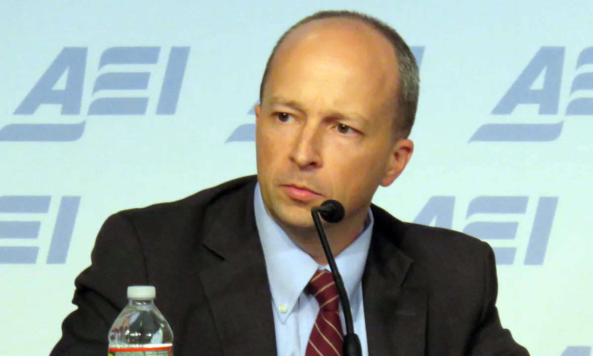 Yuval Levin, editor of National Affairs and Hertog Fellow at the Ethics and Public Policy Center, discusses Edmund Burke at the American Enterprise Institute event "Economic Liberty and Human Flourishing," on Oct. 1, 2015. (Taylordw/Wikimedia Commons)